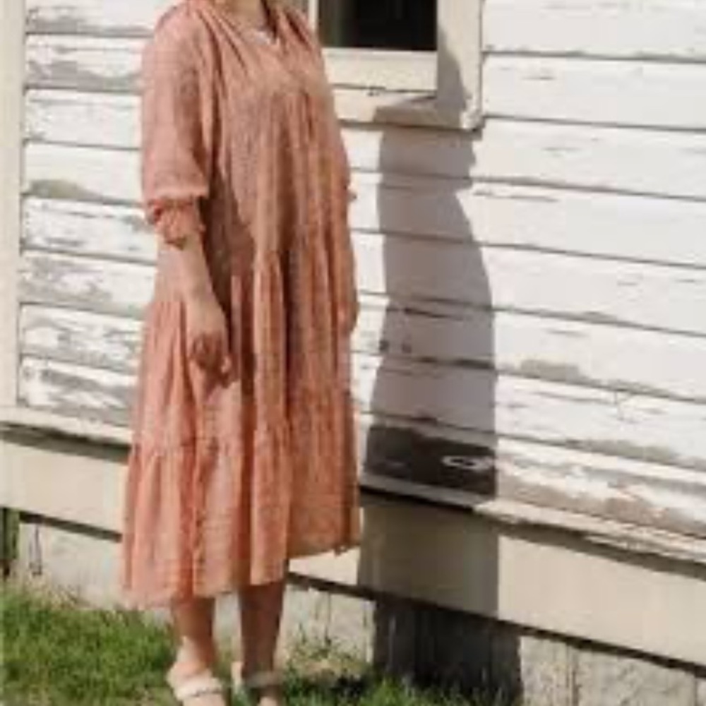 J Shop Neighbor by in the beginning Elegant Peach Midi Dress Womens size L Large